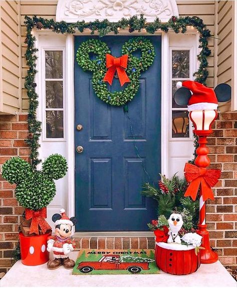 Mickey Mouse Christmas Decorations, Disney Christmas Decorations Outdoor, Disney Christmas Decorations Diy, Disney Christmas Diy, Disney Christmas Crafts, Good Morning And Happy Saturday, Disney At Home, Mickey Mouse Christmas Tree, Deco Disney