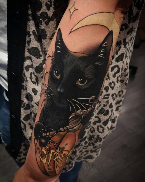 Black cat and pumpkin tattoo with moon and stars Neo Traditional Cat, Cat Portrait Tattoo, Witchy Black Cat, Cat Face Tattoos, France Tattoo, Black Cat Tattoo, Cat Portrait Tattoos, Neo Trad Tattoo, Hippie Tattoo