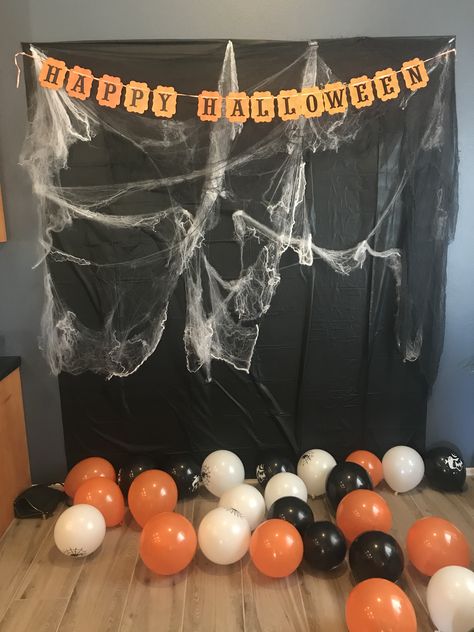 Halloween Bday Party, Halloween Party Backdrop, Photos Backdrop, Creepy Halloween Party, Halloween Party Photo, Halloween Themed Birthday Party, Halloween Photo Booth, Fiesta Halloween, Dekorasi Halloween