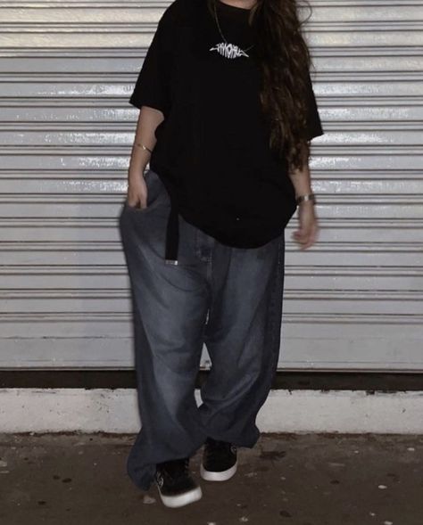 Baggy Outfits Girl, Baggy Shirt Outfit, Baggy Clothes Aesthetic, Fire Clothes, Baggy Outfit Ideas, Estilo Cholo, Outfits Baggy, Baggy Clothes, Clothes Aesthetic