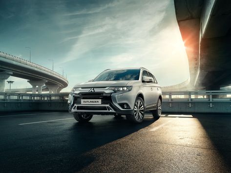 Mitsubishi Outlander [Campaign 2018 / 2019] on Behance Car References, Folder Cover Design, Food Website Design, Car Pic, Car Advertising Design, Ashok Leyland, Folder Cover, Cars Design, Ad Car