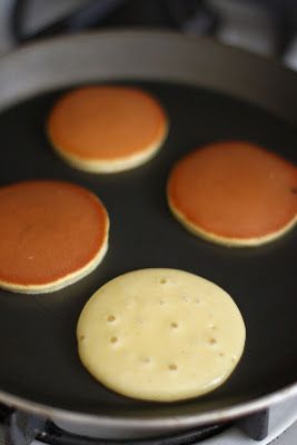 Simply June: Dorayaki (Japanese Pancake with Red Bean Paste Fil... Dorayaki Recipe, Red Bean Dessert, Japanese Pancake, Crepes And Waffles, Red Bean Paste, Red Bean, Japanese Dessert, Asian Desserts, Japanese Dishes