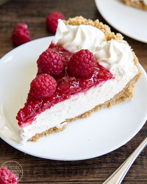 A slice of raspberry cream pie on a plate. Raspberry Cream Pie, Raspberry Cream Pies, Blueberry Cheesecake Bars, Leftover Pie, No Bake Blueberry Cheesecake, Thanksgiving Desserts Table, Raspberry Desserts, Easy No Bake Cheesecake, Cream Cheese Pie