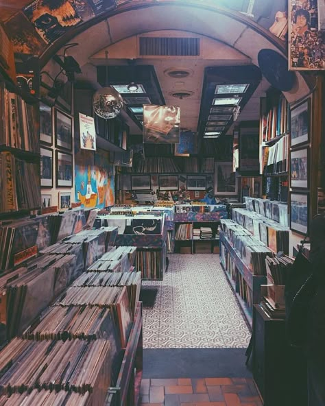 Photography Vintage, Record Shop, Vinyl Music, Music Aesthetic, Music Photography, Vintage Music, Book Store, Mellow Yellow, Record Store