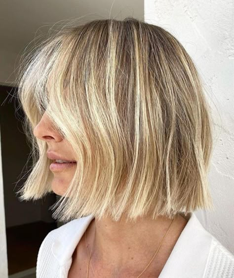 Ash Blonde Short Hair, Blonde Highlights Bob, Blonde Bob With Bangs, Kylie Hair, Short White Hair, Short Blonde Bobs, Short Hair Highlights, Blonde Lob, Silver Blonde Hair