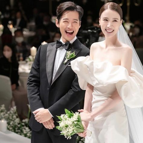 10 Korean Celebrity Couples Who Got Married In 2022 Korean Celebrity Couples, Couples Korean, Actress Wedding, Wedding Korea, Most Handsome Korean Actors, Celebrity Wedding Photos, Namgoong Min, Marriage Couple, Korean Wedding