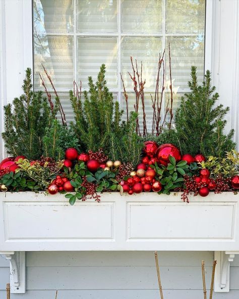 Post Image Christmas Balcony Decor, Small Apartment Christmas, Christmas Balcony, Christmas Window Boxes, Winter Window Boxes, Balcony Decor Ideas, Front Door Decorations, Outdoor Christmas Planters, Apartment Christmas