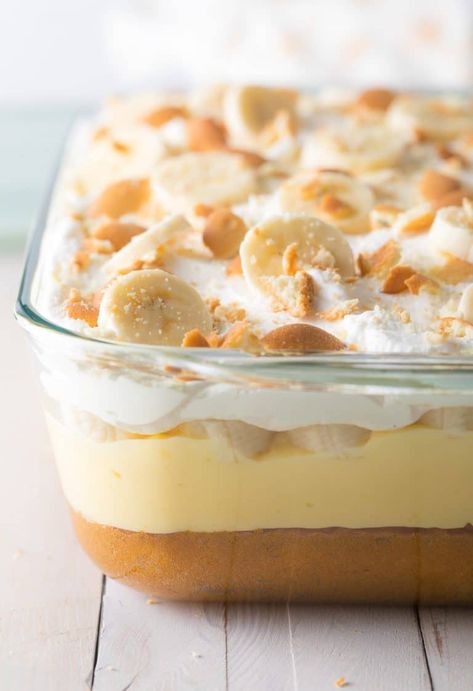 Layered Banana Pudding Cake - A Spicy Perspective Layered Banana Pudding, Banana Pudding Cake Recipe, Pudding Cake Recipe, Banana Cake Recipe Easy, Southern Banana Pudding, Dessert Mousse, Banana Pudding Cake, Banana Pudding Cheesecake, A Spicy Perspective