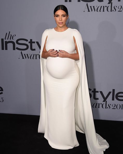 Estilo Kim Kardashian, Pregnancy Wear, Maternity Styles, Maternity Dresses For Baby Shower, Maternity Photoshoot Outfits, Thanksgiving Weekend, Preggo Fashion, Cape Wedding Dress, Pregnant Celebrities