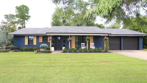 Navy Blue House Exterior, Ranch Style House Exterior, Navy Blue House, Blue House Exterior, Brick Ranch Houses, Curb Appeal Ideas, Navy Houses, Ranch House Remodel, Flip House