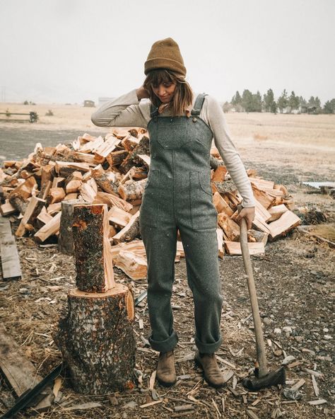 Women In Suspenders, Farmer Fashion, Homestead Style, Farmer Outfit, Farm Fashion, Female Farmer, Wife Style, Farm Clothes, Farmer Wife