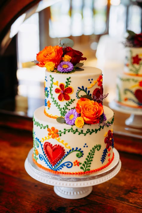 Photo Credit: Kelly Whitman Photography Cake: Button Rock Bakery Mexican Bridal Shower Cake, Mexican Wedding Cake Ideas, Mexican Inspired Wedding Cake, Mexican Theme Wedding Cake, Mexican Theme Cake Ideas, Mexican Wedding Desserts, Mexican Cake Decoration, Simple Mexican Theme Cake, Mexican Style Cake