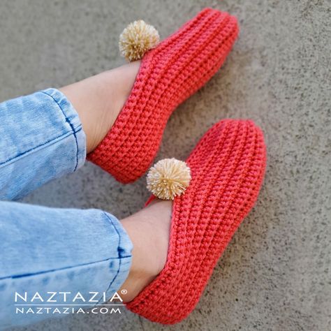 Crochet Easy Slippers - Naztazia ® Crocheted House Slippers Free Pattern, Women's Crochet Slippers Free Pattern, Crochet Slippers Adult Free Pattern, Crocheted Slippers, Easy Crochet Slippers, Slipper Pattern, Crochet Slipper, Knit Slippers, Crochet Socks Pattern