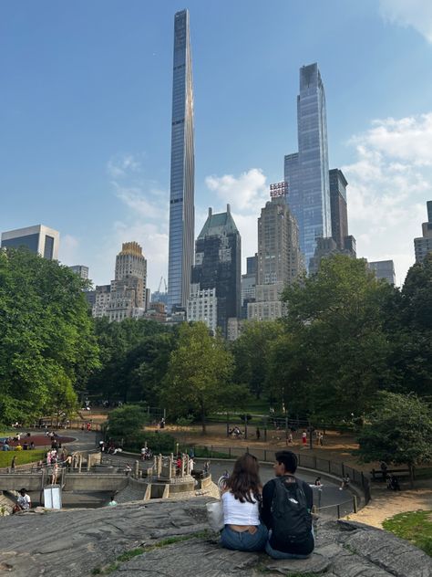 Central Park Date Aesthetic, Nyc Relationship Aesthetic, City Relationship Aesthetic, New York Aesthetic Central Park, Couples In New York Aesthetic, New York Boyfriend Aesthetic, Couple Central Park, New York City Couple Aesthetic, Central Park Picture Ideas