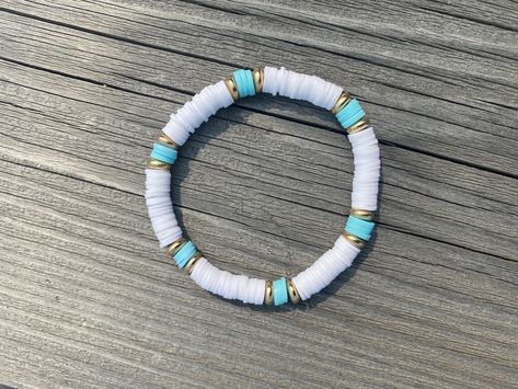 Country Clay Bead Bracelet Ideas, Make Clay Beads, Beachy Bracelets, Clay Bracelets, Clay Bead Necklace, Friendship Bracelet Patterns Easy, Preppy Bracelets, Homemade Bracelets, Diy Leather Bracelet