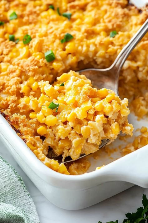 Easy & Creamy Corn Casserole - Insanely Good Corn Side Dish Christmas, Corn Side Dishes Easy, Corn Dishes Recipes, Dinner Ideas For Guests, Easy Corn Casserole Recipe, Six Sisters Recipes, Easy Entrees, Creamy Corn Casserole, Easy Corn Casserole