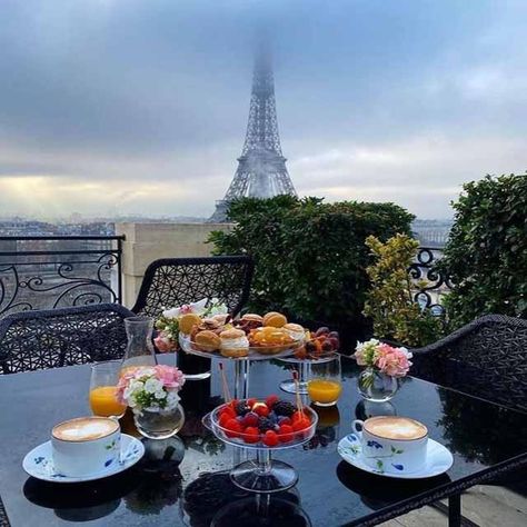 Best Honeymoon Resorts, Flower Season, Shangri La Hotel, Honeymoon Resorts, Best Honeymoon, Paris Jackson, Paris Pictures, Paris Hotels, The Eiffel Tower