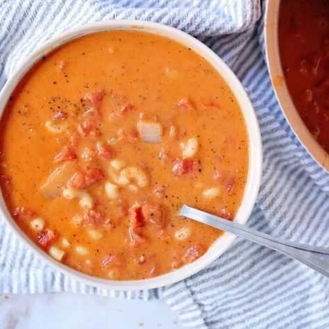 My Grandma's Cream of Tomato Soup - Kitchen Divas Tomato Rice Soup, Pasta Soup Recipes, Easy Tomato Soup Recipe, Cream Of Tomato, Cream Of Tomato Soup, Pizza Soup, Soups Stews Chilis, Tomato Soup Homemade, Bisque Recipe