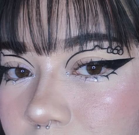 Alternative Makeup Eyeliner, Kitty Makeup, Vampire Bride, Light Makeup Looks, Hello Kitty Makeup, Cute Eye Makeup, Graphic Makeup, Swag Makeup, Cool Makeup Looks