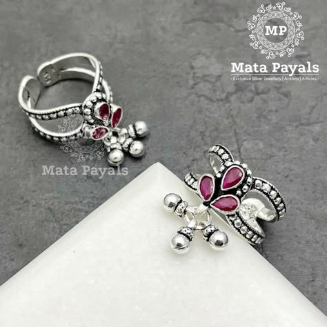 Bichhiya Design Bridal, Bichiya Toe Rings Silver Bridal, Metti Designs Silver Indian, Metti Designs Silver, Toe Ring Designs Silver Indian, Bichiya Toe Rings, Payal Designs Silver, Silver Anklets Designs, Silver Payal