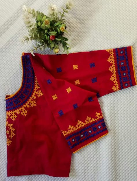 Kutch Work Designs Blouses Simple, Bavriya Work Blouse, Rabari Work Blouse, Kutch Work Designs Blouses, Kutch Work Saree, Kutchi Work, Kutch Work Designs, Kids Blouse Designs, Traditional Blouse Designs