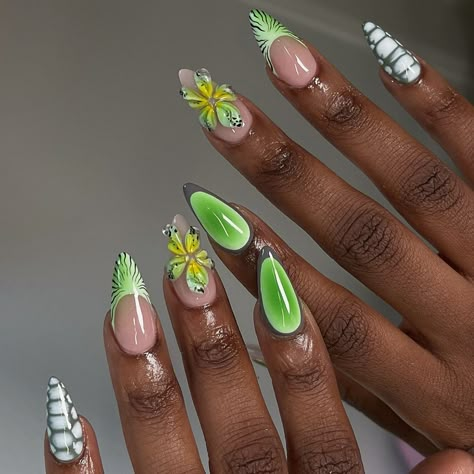 𝐓𝐫𝐚𝐜𝐢𝐞 • 𝐇𝐨𝐮𝐬𝐭𝐨𝐧 𝐀𝐫𝐭𝐢𝐬𝐭 (@traciethetech) • Instagram photos and videos Green Fake Nails, Uni Nails, Nails Fresh, Nails Vibrant, Nail Party, Flowers Nails, Nail Appointment, Brown Acrylic, Nail Goals