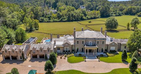 Atlanta Mansions, Atlanta Neighborhoods, Million Dollar House, Mansions For Sale, Keeping Room, Atlanta Homes, Country Estate, Gorgeous View, Pool House