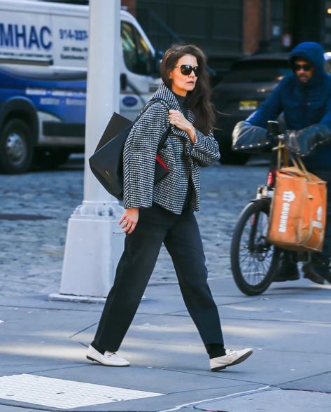 Katie Holmes's Favorite Mansur Gavriel Tote Is on Secret Sale | Marie Claire Mansur Gavriel Tote, Katie Homes, Katie Holmes Style, Style Uniform, Joey Potter, Styling Hacks, Odd Fashion, Favorite Tv Characters, 20 Percent Off