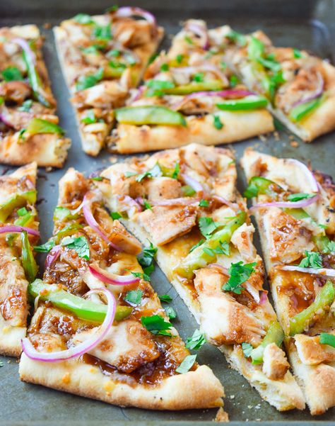 Barbecue Chicken Flatbread Pizza, Flatbread Pizza Recipes Chicken, Asian Pizza, Barbecue Chicken Flatbread, Whole30 Sheet Pan, Dinner Asian, Chicken Flatbread Pizza, Sheet Pan Meals, Whole30 Meals