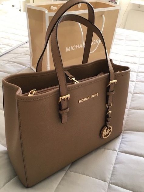 Sac Michael Kors, Outlet Michael Kors, Michael Kors Tote Bag, Trendy Purses, Fall Handbags, Girly Bags, Bowling Bags, Luxury Purses, Fancy Bags