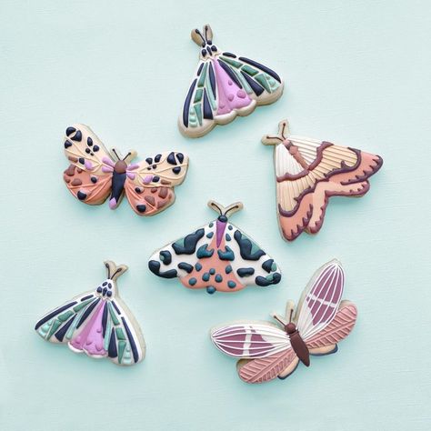 Some pretty butterflies and moths to brighten up your day! Moths are so underrated and have such unique patterns! Butterfly And Moth, Butterfly Cookies, Sugar Dough, Sugar Cookie Designs, Creative Cookies, Cookie Inspiration, Iced Cookies, Girl Birthday Party, Icing Cookies