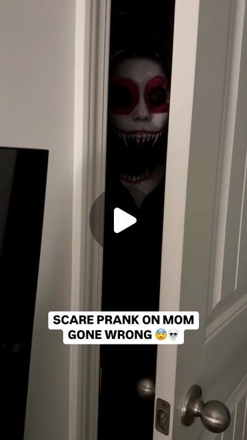 Jehiely N Alex on Instagram: "Things WOULD go wrong on FRIDAY the 13th 😵‍💫🐈‍⬛ @lisalady30106 @jehiely.sanchez #viralreel #funnyreel #reelviral #funnyreels #funnyvideo #prank" Scary Pranks Videos, Prank On Mom, House Pranks, Evil Pranks, Scary Pranks, Scary Videos, Halloween Pranks, Scary Gif, Prank Videos