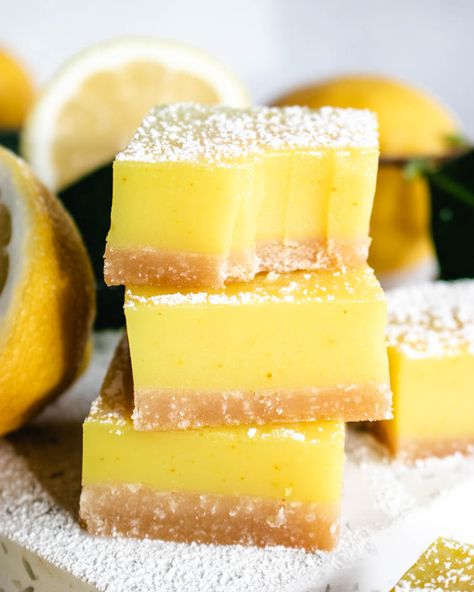 Vegan Lemon Bars, Vegan Lemon Curd, Gluten Free Lemon Bars, Lemon Bars Recipe, Lemon Squares, Coconut Bread, Vegan Bar, Lemon Dessert Recipes, Healthy Strawberry