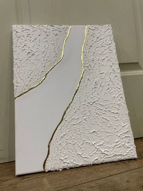 Artcolada - Etsy Kintsugi Wall Art, Art With Sand, Black And White Plaster Art, Gold Texture Art, Textured Wall Art Living Room, Diy Plaster Of Paris Projects, Kintsugi Painting, Diy Minimalist Wall Art, Air Dry Clay Wall Art