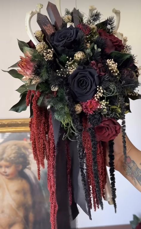 Moody Fall Bouquet Wedding, Gothic Wedding Florals, Black Red And Green Wedding, Jewel Tone Flower Arrangements, Goth Wedding Aesthetic, Witchy Bouquet, Gothic Wedding Hairstyles, Dark Romantic Wedding Decor, Macabre Wedding