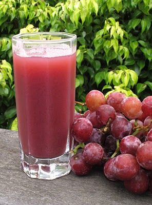 Curious about cleansing? Check out this Juice Cleanse & Detox Blog Jus Anggur, Grape Juice Recipe, Jeruk Bali, Detox Juice Cleanse, Resep Smoothie, Cleanse Detox, Think Food, Red Grapes, Grape Juice