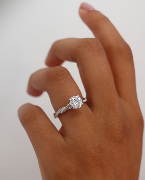 Simple Classy Engagement Rings, Twisted Engagement Rings, Minimal Wedding Rings, Lab Grown Engagement Ring, Twisted Band Engagement Ring, Classy Engagement Ring, The Garden Of Eden, Engagement Rings Twisted, Ring Settings