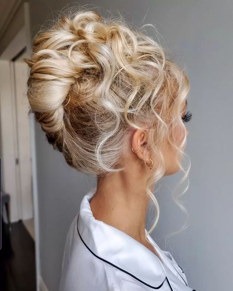 French twist hairstyle ideas will always look fashionable and chic plus you can try them out for any event. They are versatile and elegant, often worn... Voluminous French Twist, French Twist With Curly Hair, French Twist With Curls On Top, Curly Blonde Updo, Curly French Twist Updo, Modern French Twist Updo Wedding, French Twist Half Up Half Down, French Twist With Curls, Bridal Hair French Twist