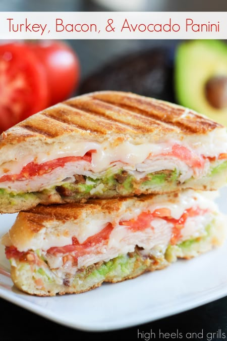 Avocado Panini, Panini Recipes, Bacon Avocado, Savory Dishes, Grilled Sandwich, Healthy Bites, Turkey Bacon, Chapati, Soup And Sandwich