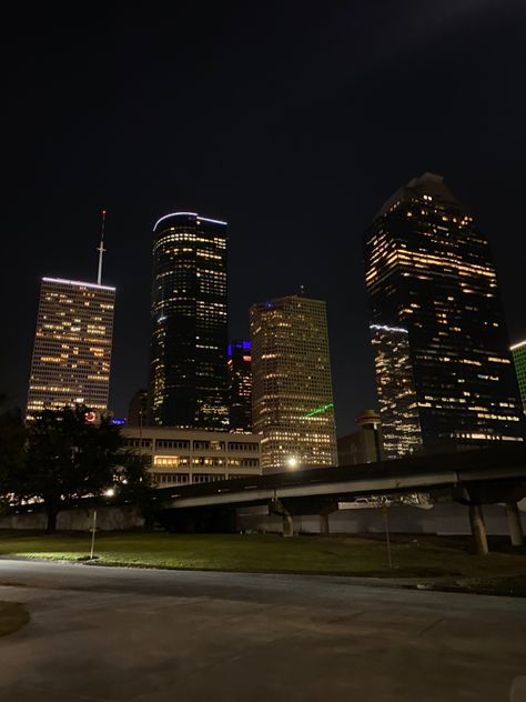 Aesthetic Houston Texas, Houston Texas Downtown At Night, Dallas Texas At Night, Texas Night Aesthetic, Houston Texas Downtown, Houston Texas Aesthetic Night, Houston Downtown Night, Nite Aesthetic, Downtown La Aesthetic Night