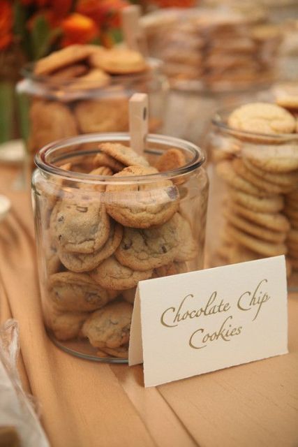 25 Cute Cookie Bar Ideas For Your Wedding Backyard Wedding Food, Wedding Dessert Table Decor, Wedding Buffet Food, Backyard Food, Buffet Dessert, Bar Buffet, Dessert Bar Wedding, Cookie Table, Dessert Table Decor