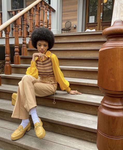 70s Sneakers Outfit, Black Girls 70s Outfits, Fem Nonbinary Fashion, Black People Fashion, Casper Aesthetic, Yellow Jeans Outfit, Vintage Outfits Classy Retro, Yellow Outfit Aesthetic, Black Women Vintage