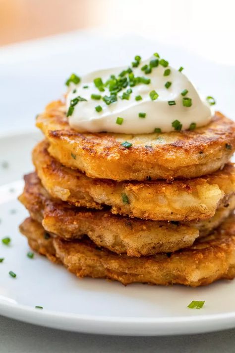 Mashed Potato Pancakes Recipe Mashed Potatoes Pancakes, Mashed Potato Pancakes Recipe, Potato Pancakes Recipe, Crispy Pancakes, Mashed Potato Pancakes, Potatoe Pancake Recipe, Cheesy Mashed Potatoes, Fresh Potato, Savory Pancakes