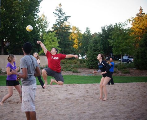 glamorous volley ballin Volleyball Fail, Volleyball Jokes, Volleyball Photos, Soccer Predictions, Volleyball Humor, Funny Poses, Free Football, Volleyball Players, Bad Timing