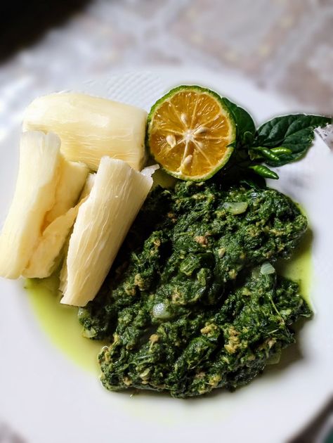 Rourou is commonly consumed in Fiji which is derived from Taro Leaf.This meal is mostly common in our Pacific,rich in Iron and Vitamins.The healthiest meal ever! Fiji Recipes, Fiji Food, Fijian Food, Taro Leaf, Taro Leaves, Fiji Flag, Roti Bread, Island Recipes, Good Soup