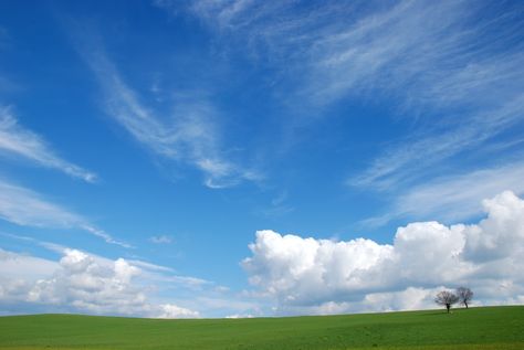 landscape photography of green land under bluesky photo – Free Blue Image on Unsplash Hd Sky, Sky Textures, Free Sky, Blue Sky Wallpaper, Italy Images, Blue Sky Clouds, Sky Images, Italy Pictures, Cloud Photos