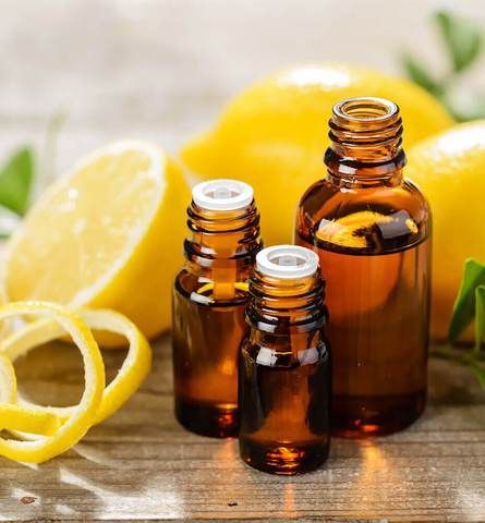 Lemon Essential Oil Benefits, Hand Sanitizer Recipe, Foaming Hand Soap Recipe, Antibacterial Essential Oils, Benefits Of Lemon, Oil For Skin, Lemon Essential Oil, Essential Oil Spray, Essential Oil Diffuser Recipes