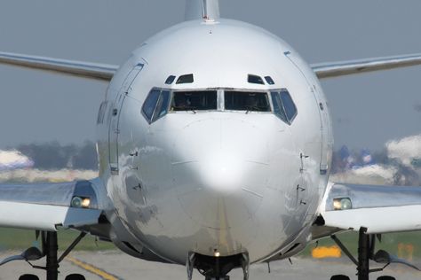 Taxiing white plane in hot and sunny day Pilot Dream, White Plane, Become A Pilot, White Taxi, Pilot Quotes, Becoming A Pilot, Plane And Pilot, Airline Pilot, Aviation World