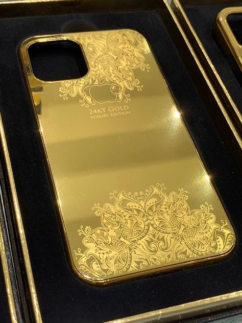 #trending #latest #luxury #fashion #unique #customize #iphones #phone #android #samsung #custommade #iphone11pro #iphone11promax #phonecases #sculpture #dubai #iwatch #24kGold #RoseGold #Platinum Iphone Gold, Gold Phone, Phone Android, Top Luxury Cars, Gold Money, Gold Iphone, Luxury Phone Case, Antique Gold Jewelry, Latest Iphone