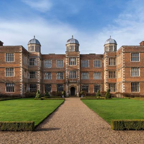 Classic Home Exterior, Christmas Tree Yard, British Manor, Lincolnshire England, English Houses, Sophie Allport, Castles In England, Christmas Event, Historic Houses